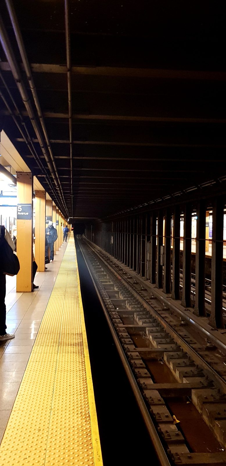 Le métro de New York, un soir de réveillon