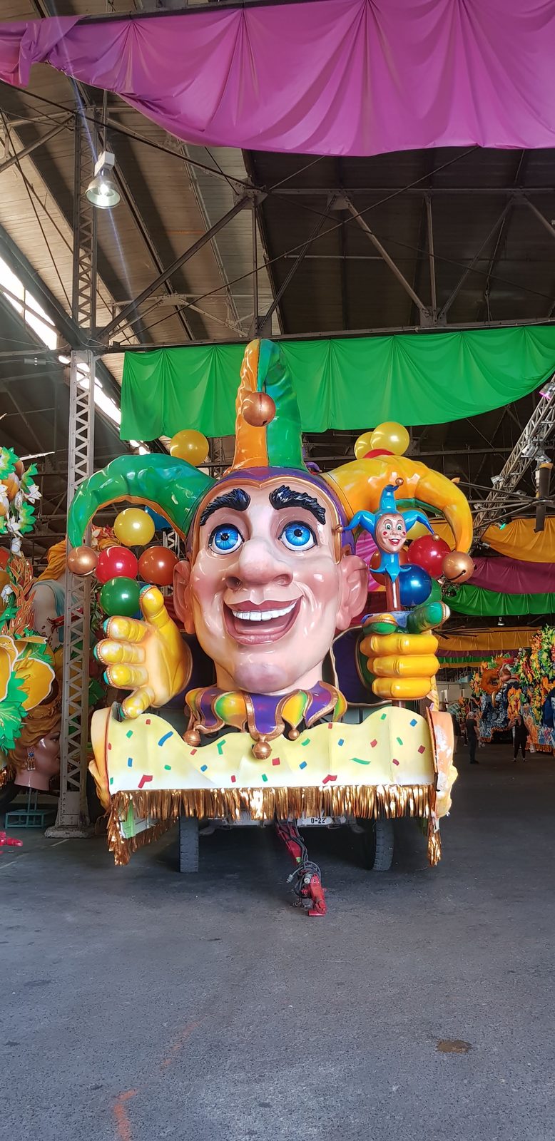 Dans les hangars de Mardi Gras World