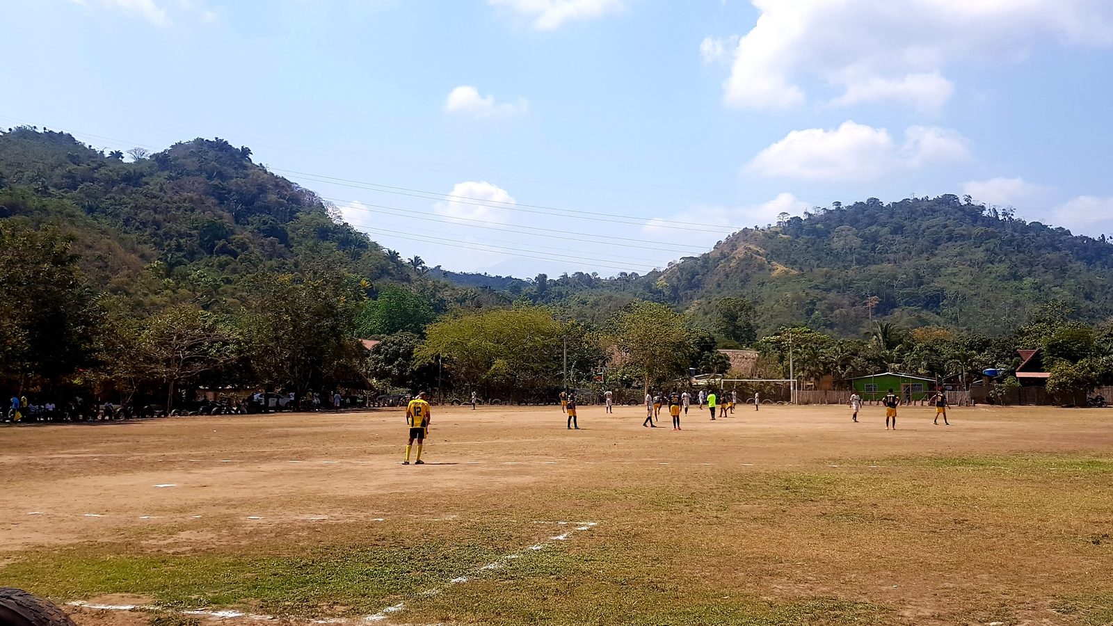 Le terrain de foot