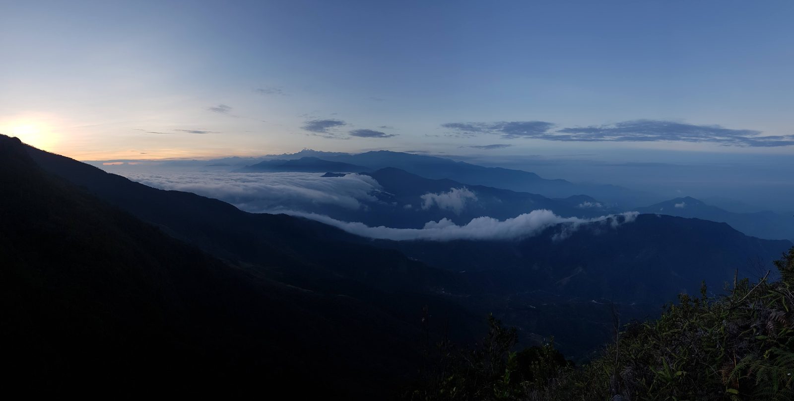 La mer de nuages à l'aube