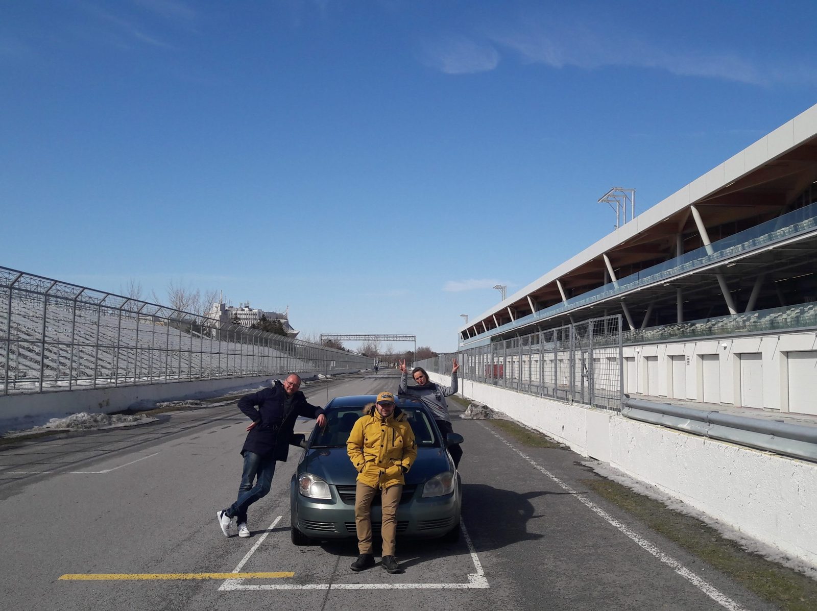 Sur la ligne droite du circuit Gilles-Villeneuve