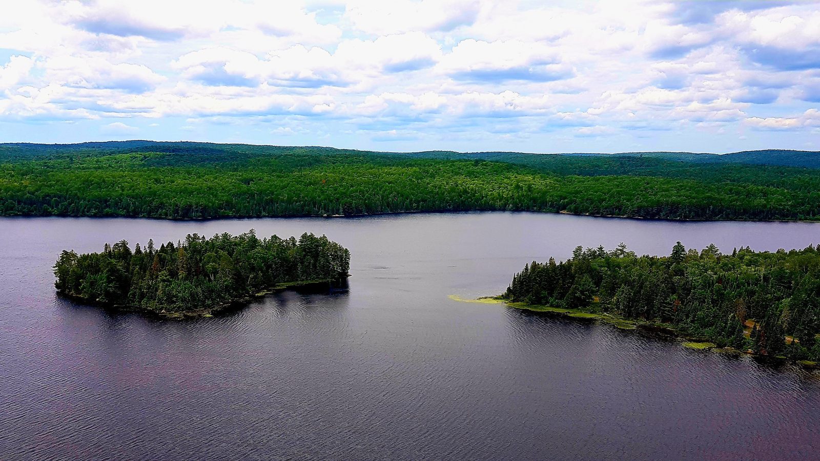 Un lac, puis deux, depuis les crêtes