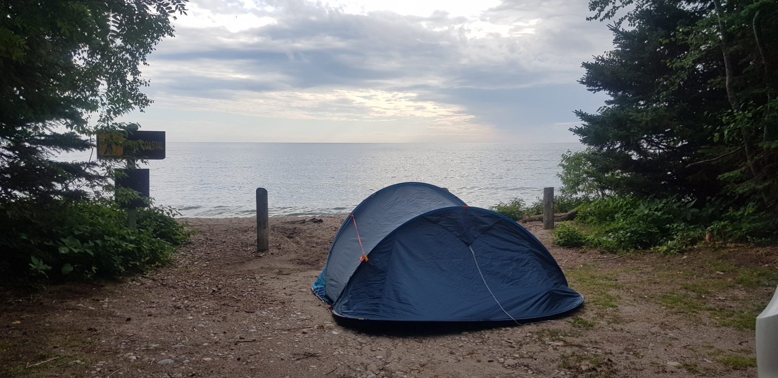 Notre tente au bord de la baie