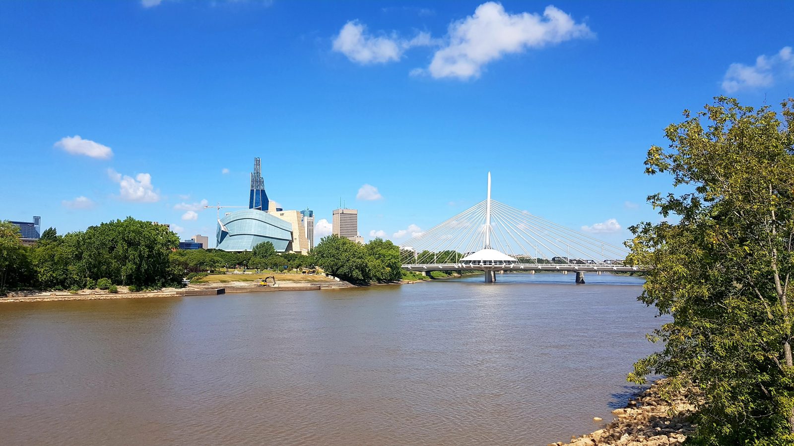 Le musée canadien pour les droits de la personne, au bord de la rivière Rouge