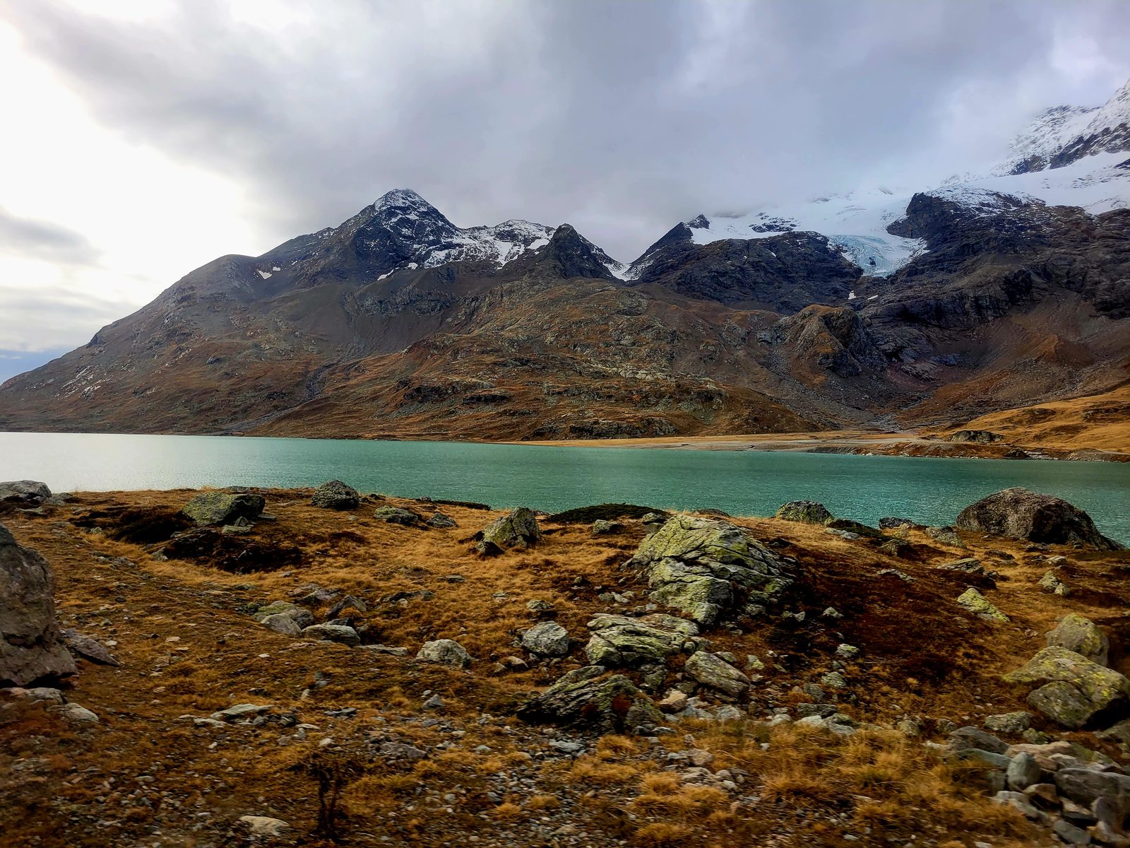 Le lago Bianco, près de l'Ospizio Bernina