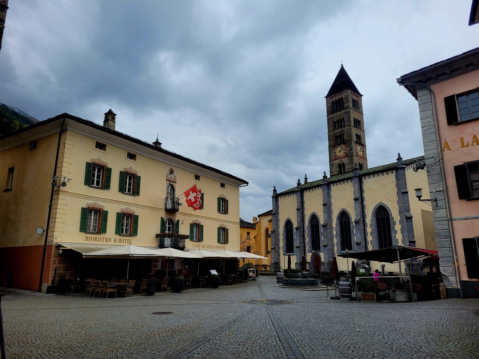 La place centrale de Poschiavo