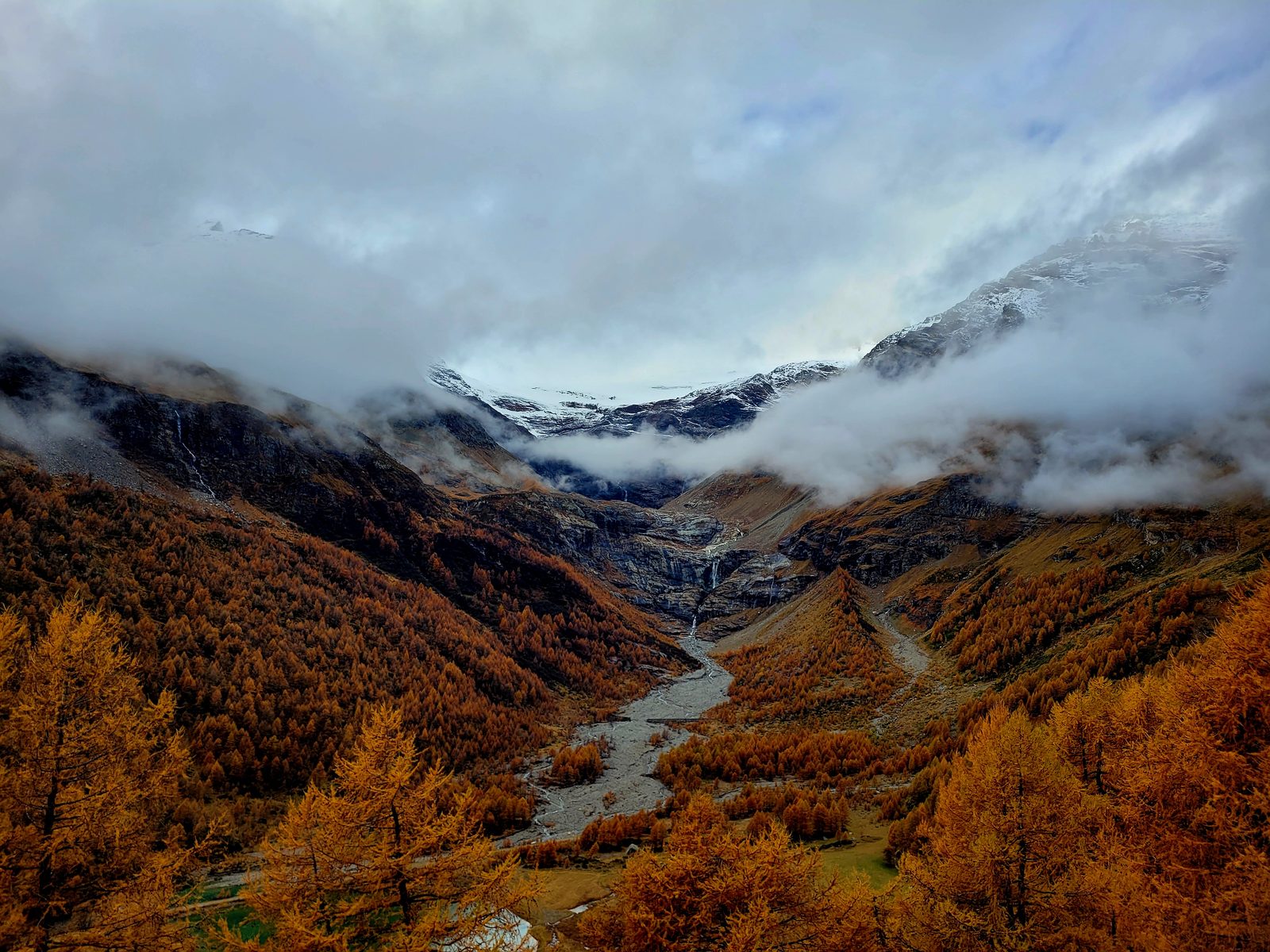 La vallée du glacier du Palü depuis Alp Grüm