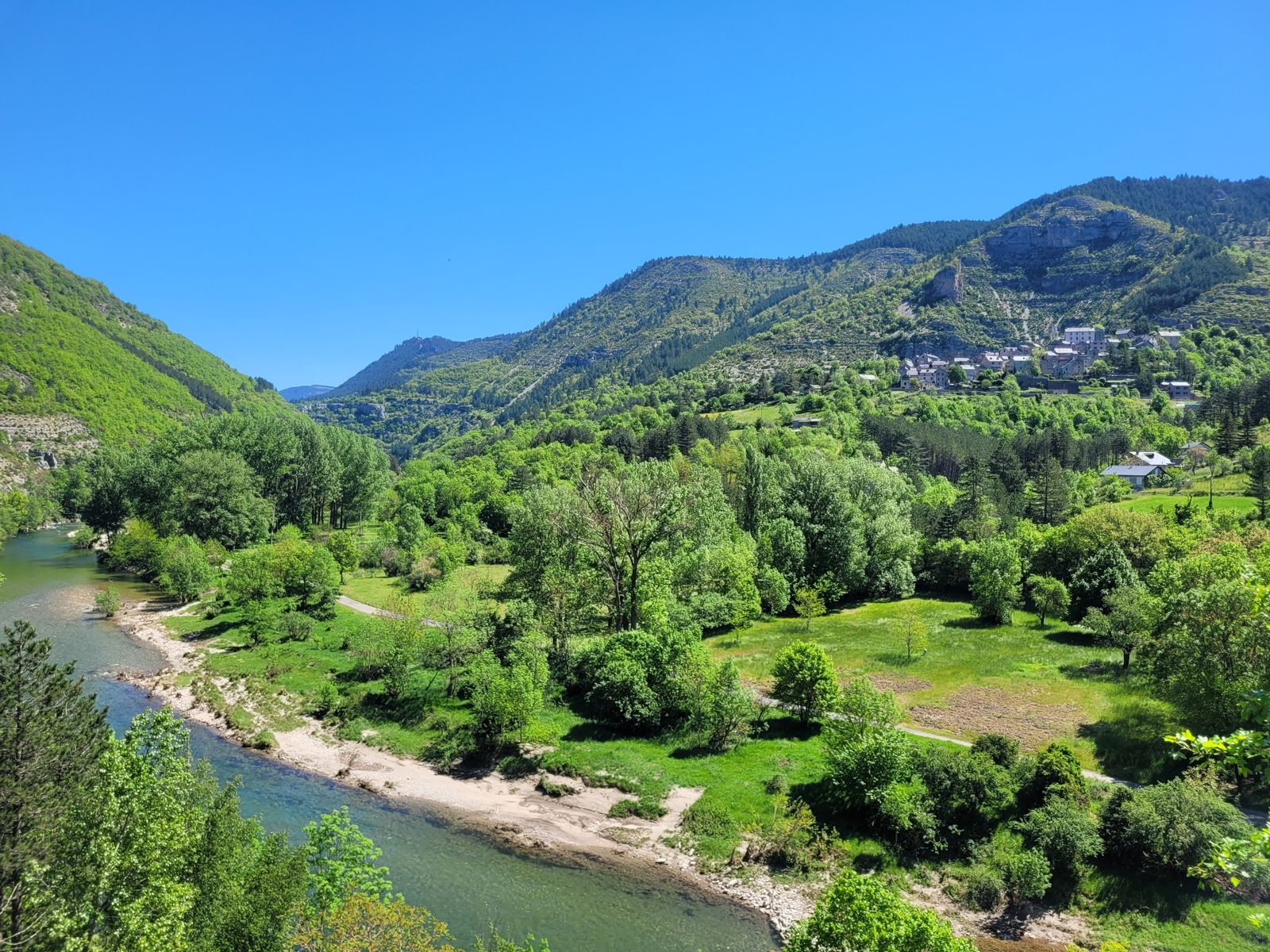 Aventure cycliste dans les gorges du Tarn : étapes et astuces