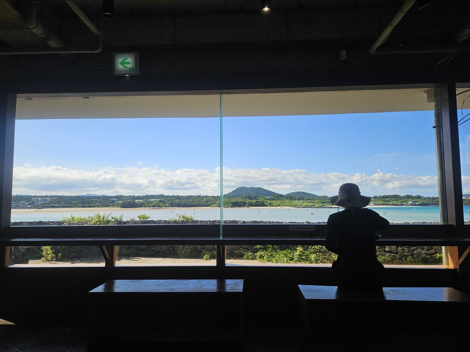 En cheminant sur la partie sud de Jeju
